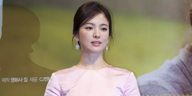 Hadiri Pameran, Kecantikan Song Hye Gyo Dipuji Seniman