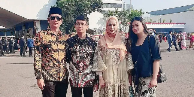 Hadiri Pelantikan Sang Mama, Heels yang Dipakai Anak Mulan Jameela Ini Mahal Banget!