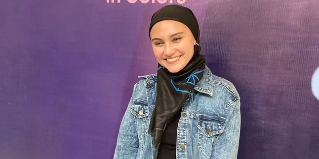 Hadiri Peluncuran Hijab Faradi Bertema Diversity Silhouette In Colors, Zee Zee Shahab: Menggambarkan Kelembutan Sisi Perempuan Hadiri Peluncuran Hijab Faradi Bertema Diversity Silhouette In Colors, Zee Zee Shahab: Menggambarkan Kelembutan Sisi Perempuan