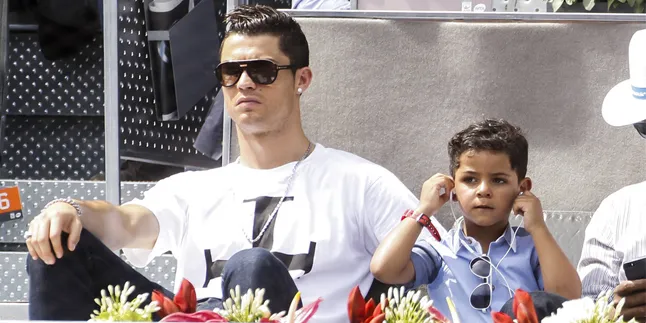 Hadiri Red Carpet, Putra Cristiano Ronaldo Seganteng Ayahnya Hadiri Red Carpet, Putra Cristiano Ronaldo Seganteng Ayahnya