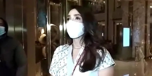 Hadiri Siraman Aurel, Ussy Berikan Doa Terbaik Untuk Keduanya