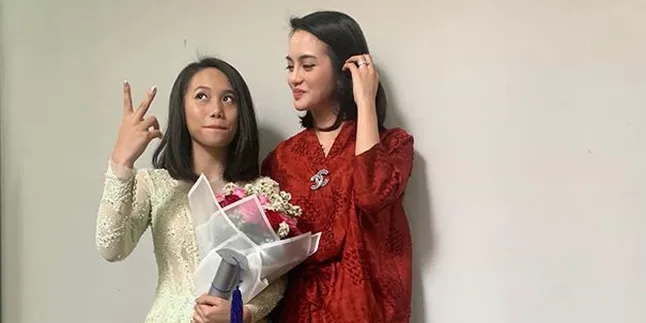 Hadiri Wisuda Anak, Ririn Ekawati Akur dengan Mantan Suami