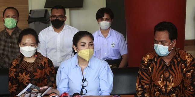 Bringing Mother as a Witness in Divorce Trial, Nindy Ayunda Reveals Allegations of Domestic Violence