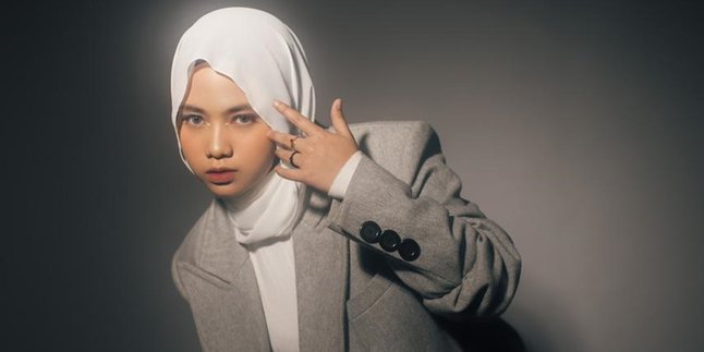 Hadirkan Lagu 'Bertahan Tanpa Arah', Hanin Dhiya Ceritakan Seorang yang Ditinggal di Saat Lagi Sayang-sayangnya