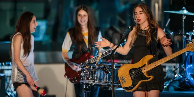 Haim Batalkan Tour Eropa Demi Selesaikan Album