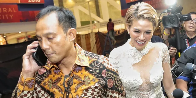 Hal Ini Yang Bikin Nikita Mirzani Makin Jatuh Cinta Pada Dipo Latief Hal Ini Yang Bikin Nikita Mirzani Makin Jatuh Cinta Pada Dipo Latief