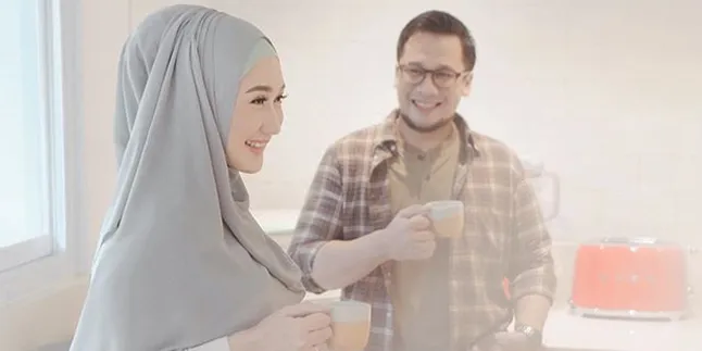 Hamil 6 Bulan, Dian Pelangi Pamer Baby Bump yang Makin Besar Hamil 6 Bulan, Dian Pelangi Pamer Baby Bump yang Makin Besar