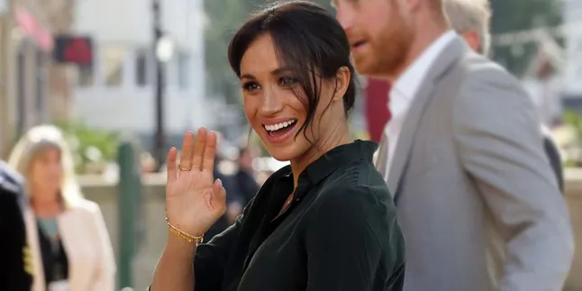 Hamil 6 Bulan, Meghan Markle Nekat Pakai Dress Ketat & High Heels