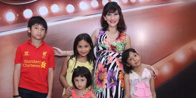 Hamil 6 Bulan, Shelomita Percaya Diri Melenggang di Catwalk Hamil 6 Bulan, Shelomita Percaya Diri Melenggang di Catwalk