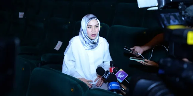 Hamil Anak ke-4, Zaskia Adya Mecca Muntah Darah & Dibawa ke Rumah Sakit