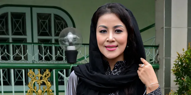 Hamil Anak Kedua, Maria Eva Ngidam Digeblok Duit