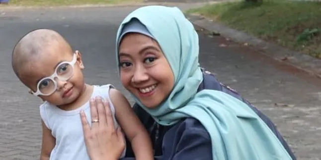 Hamil Anak Ketiga Diprediksi Perempuan, Asri Welas Mulai Cicil Beli Baju Lucu