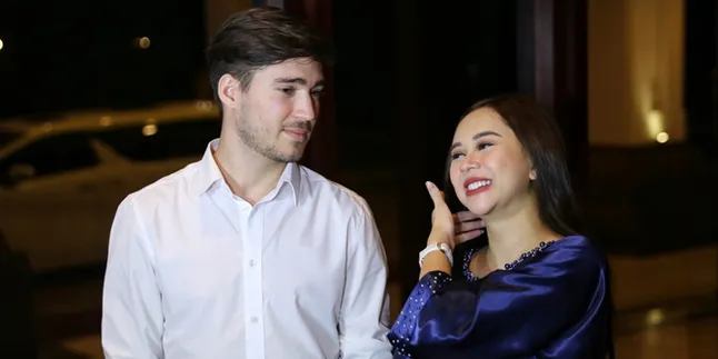 Hamil Besar, Aura Kasih Pilih Rahasiakan Nama & Jenis Kelamin Bayinya