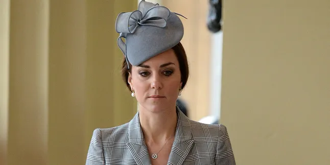 Hamil Besar, Kate Middleton Berpose Tanpa Busana