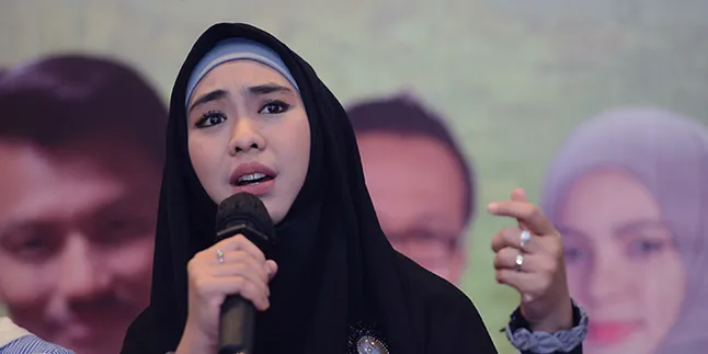 Hamil Besar, Oki Setiana Dewi Pelajari Sejarah dan Budaya Islam di Jerman