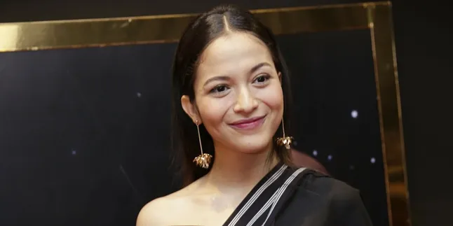 Hamil Besar, Putri Marino Sedih Ditinggal Chicco Jerikho Syuting ke Luar Kota Hamil Besar, Putri Marino Sedih Ditinggal Chicco Jerikho Syuting ke Luar Kota