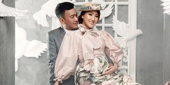 Hamil Besar, Sarwendah Jalan-Jalan Pakai Daster & Sandal Jepit Ditemani Ruben