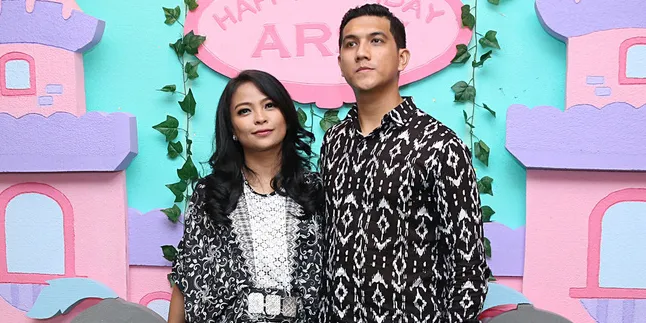 Hamil Besar, Tantri Kotak Belum Siapkan Nama Pasti Buat Anaknya Hamil Besar, Tantri Kotak Belum Siapkan Nama Pasti Buat Anaknya