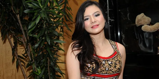 Hamil Empat Bulan, Eriska Rein Ngidam Keripik Singkong Pedas Hamil Empat Bulan, Eriska Rein Ngidam Keripik Singkong Pedas