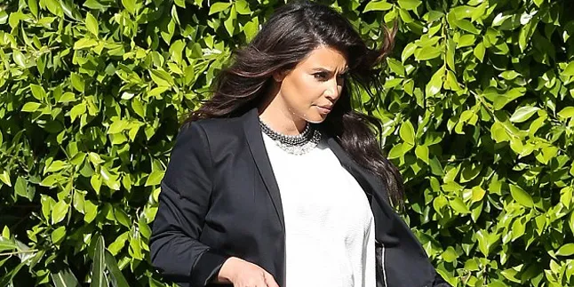 Hamil, Kim Kardashian Berubah Jadi Patung! Hamil, Kim Kardashian Berubah Jadi Patung!