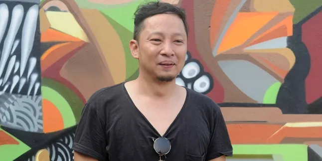 Hamil Muda, Ringgo Agus Rahman Tetap 'Paksa' Istri Nonton Konser Hamil Muda, Ringgo Agus Rahman Tetap 'Paksa' Istri Nonton Konser