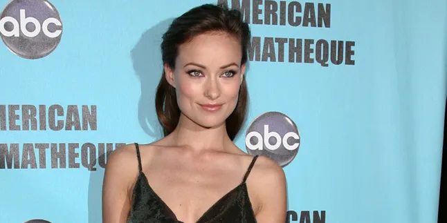 Hamil, Olivia Wilde Ekspos Perut Buncit di Red Carpet Hamil, Olivia Wilde Ekspos Perut Buncit di Red Carpet