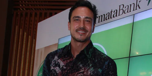Hamish Daud, Blasteran Ganteng Yang Doyan Makan Petai di Warteg Hamish Daud, Blasteran Ganteng Yang Doyan Makan Petai di Warteg