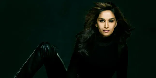 Hampir 50 Tahun Madhuri Dixit Tetap Seksi Badai, Ini Rahasianya!