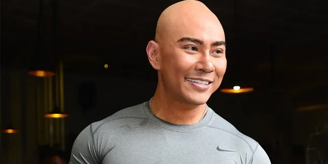Hampir Lukai Orang, Deddy Corbuzier Lempar Pisau ke Arah Pria Ini Hampir Lukai Orang, Deddy Corbuzier Lempar Pisau ke Arah Pria Ini