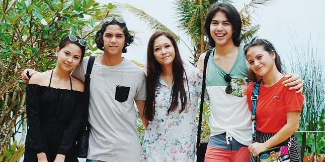 Hang Out Bareng Marsha Aruan, Maia Estianty Goda El Rumi Yang LDR? Hang Out Bareng Marsha Aruan, Maia Estianty Goda El Rumi Yang LDR?