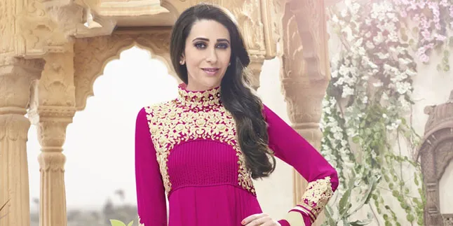 Hangat! Karisma Kapoor Makan Siang Bareng Keluarga Super Besarnya