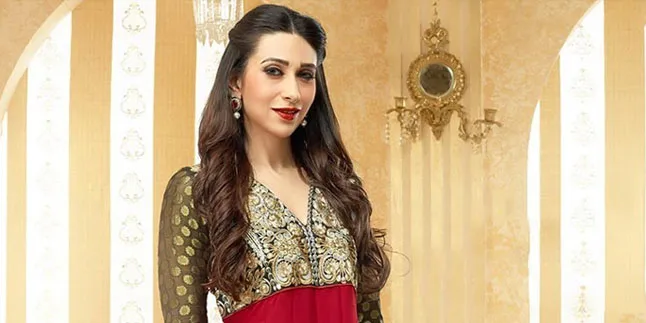 Hangout Bareng Teman, Karisma Kapoor Pose Cantik Bak Sosialita