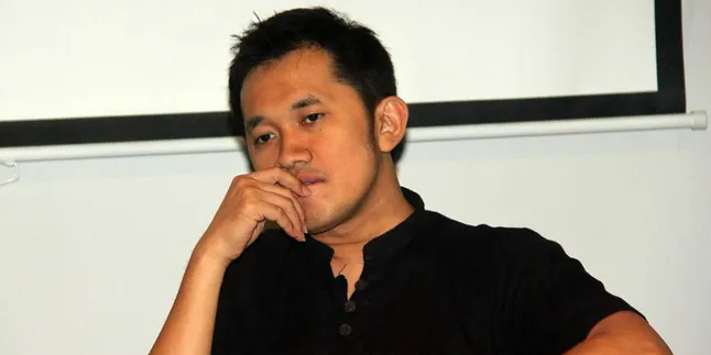 Hanung Bramantyo Dedikasikan Penghargaan Untuk Ayah