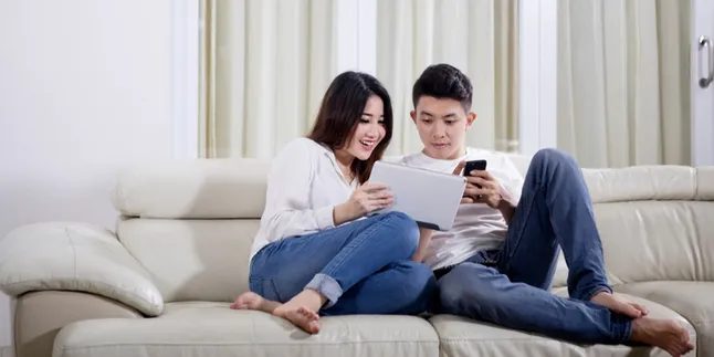 Hanya dengan 1 Paket Akrab, Bisa Memenuhi Kebutuhan Internet Seluruh Keluarga Hanya dengan 1 Paket Akrab, Bisa Memenuhi Kebutuhan Internet Seluruh Keluarga