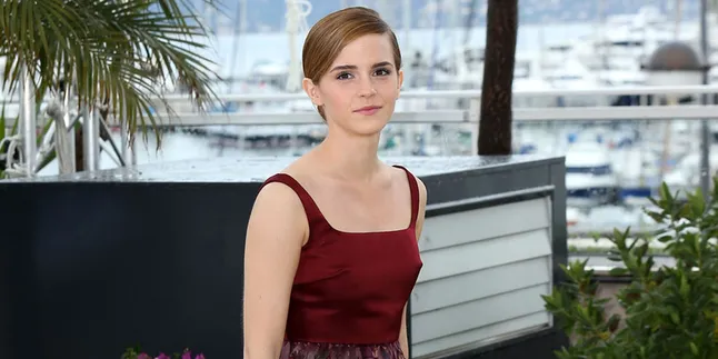 Happy Graduation! Emma Watson Resmi Jadi Sarjana Happy Graduation! Emma Watson Resmi Jadi Sarjana