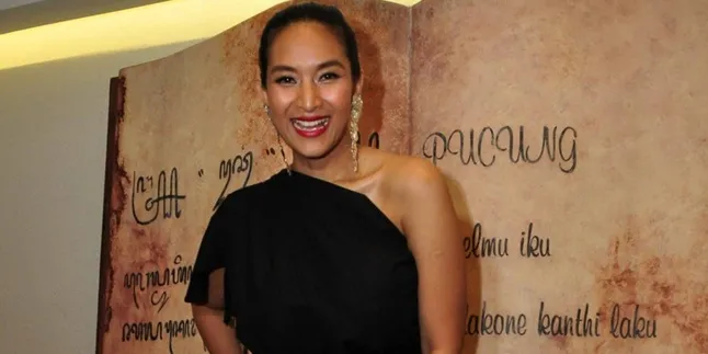 Happy Salma: Nggak Masalah Artis Jadi Penulis, Asal ... Happy Salma: Nggak Masalah Artis Jadi Penulis, Asal ...