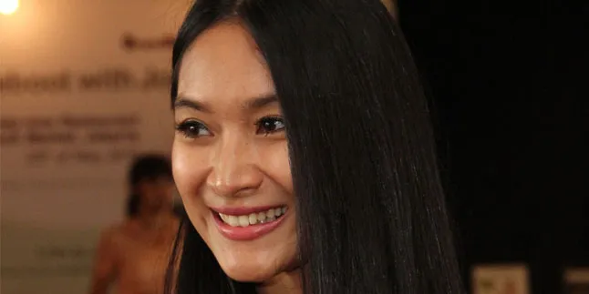 Happy Salma Pikir-Pikir Untuk Garap Film Lagi