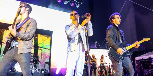 Hapus Akun Twitter, Pertanda Bubarnya Jonas Brothers?