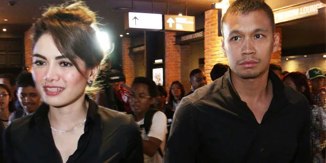 Hapus Foto Bareng, Nikita Mirzani & Samuel Rizal Putus?