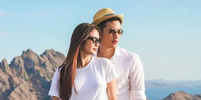 Hapus Foto dan Saling Unfollow, Rezky Aditya dan Razer Patricia Putus?