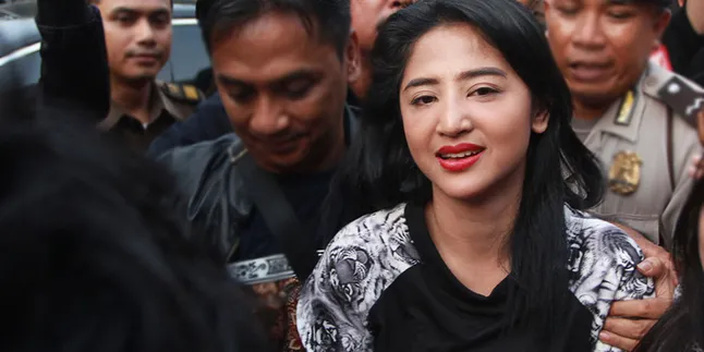 Hari Pertama di Penjara, Depe Belum Pakai Baju Tahanan