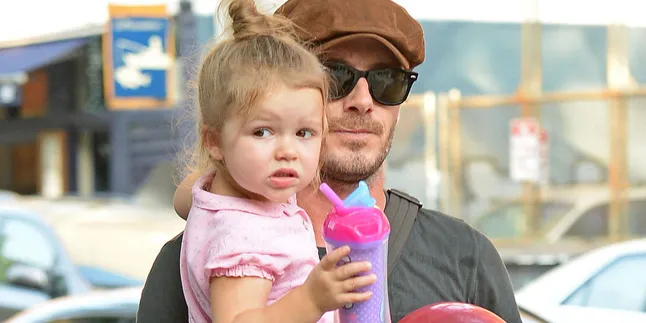Harper Seven Beckham Tertangkap 'Bermesraan' di Depan Umum