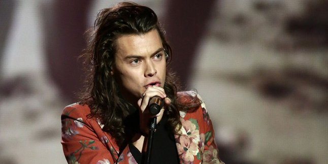 Harry Styles Akan 'Usung' David Bowie - Queen ke Album Solo?