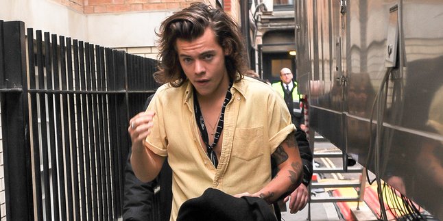 Harry Styles Bakal Persembahkan Tribute Untuk One Direction di Solo Tournya