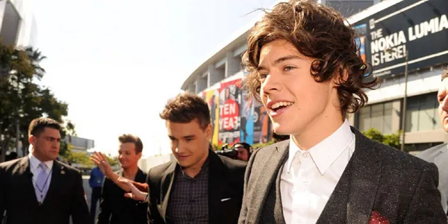 Harry Styles Kirim SMS 'Jorok' Pada Istri Orang