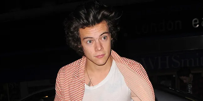 Harry Styles Resmi 'Menikah' Dengan Fans? Harry Styles Resmi 'Menikah' Dengan Fans?
