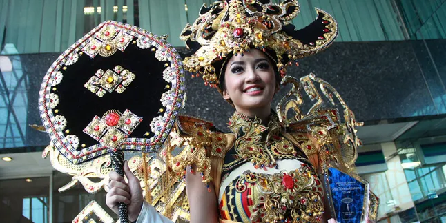 Harus Pakai Bikini, Elfin Pertiwi Santai