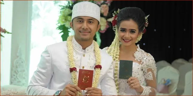 Harus Ujian Semester, Sonya Fatmala - Hengky Nyicil Bulan Madu Harus Ujian Semester, Sonya Fatmala - Hengky Nyicil Bulan Madu