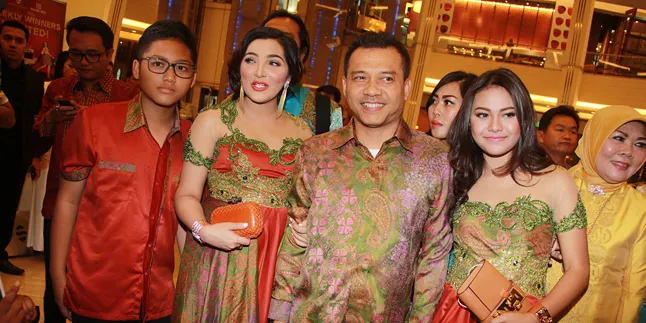 Haters Keluarga Anang Hermansyah Kebanyakan Ibu-Ibu Berumur Haters Keluarga Anang Hermansyah Kebanyakan Ibu-Ibu Berumur