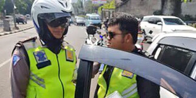 Hati-Hati, Polisi Gadungan Kian Marak Tilang Pengendara di Jalanan